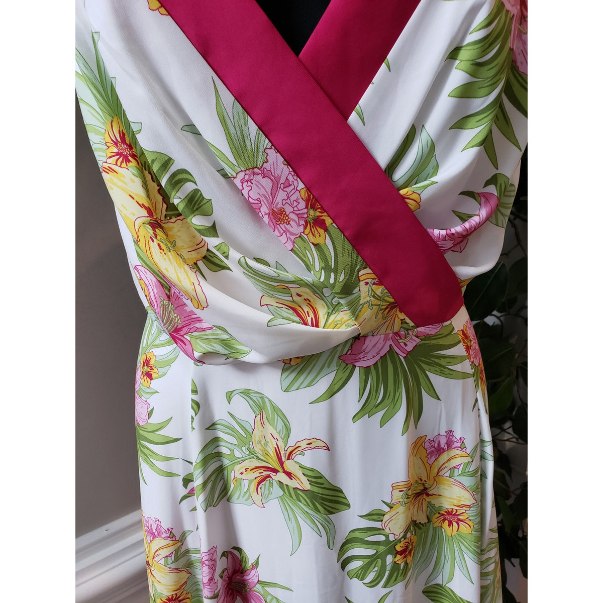 Cheztu Long Maxi Dress Women's 18 White Floral Surplice Neck Sleeveless Back Zip