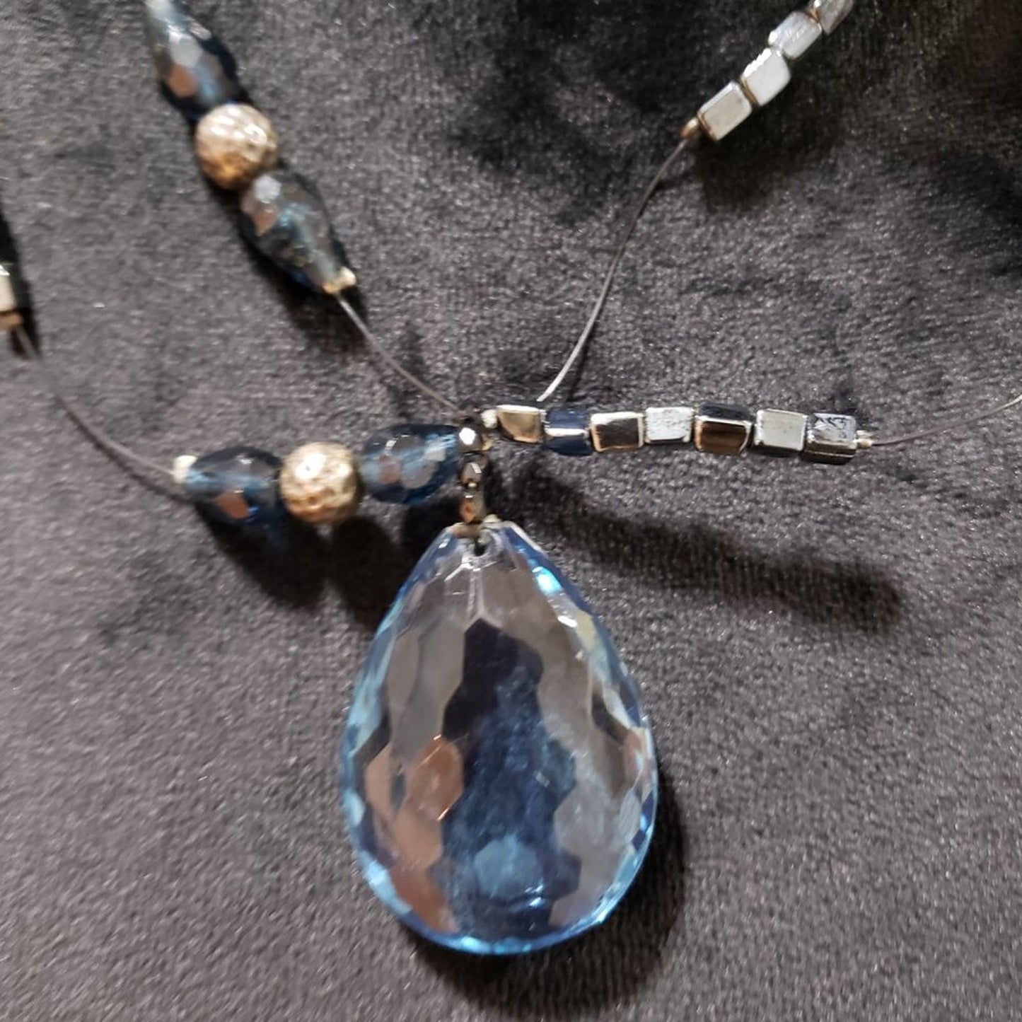 Womens Gunmetal Blue Acrylic Beads Fish Wire Collar Necklace with Lobster Clasp