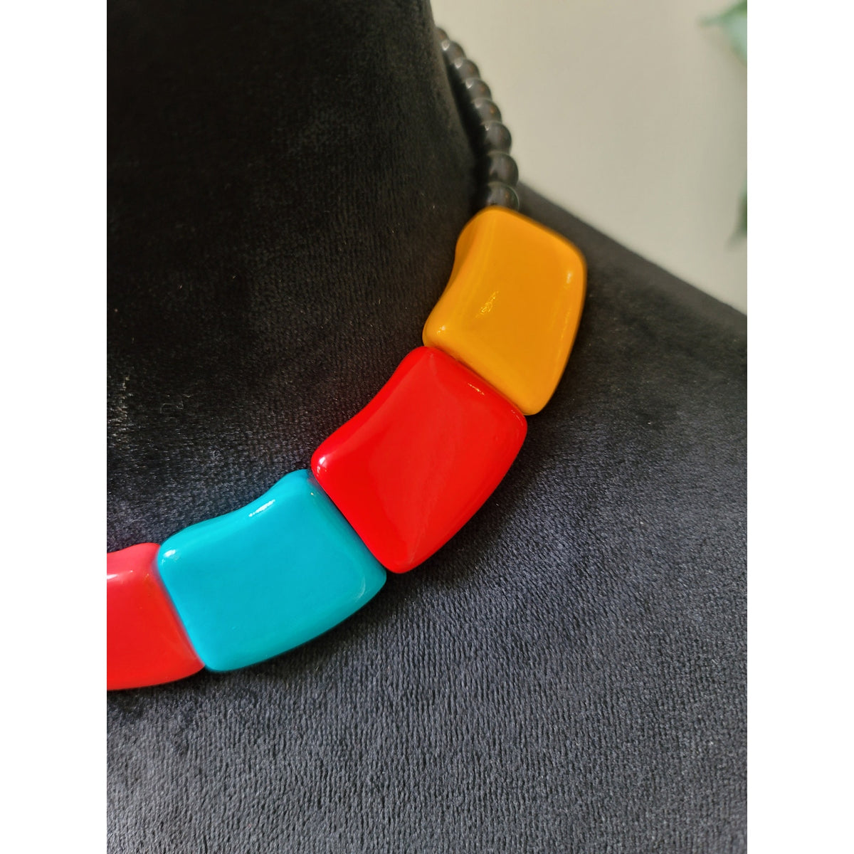 Women's Multicolor Chunky Beaded Statement Necklace With Toggle Clasp Lock