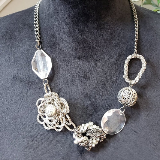 Vintage Womens Silver Tone Floral Statement Crystal Necklace with Lobster Clasp