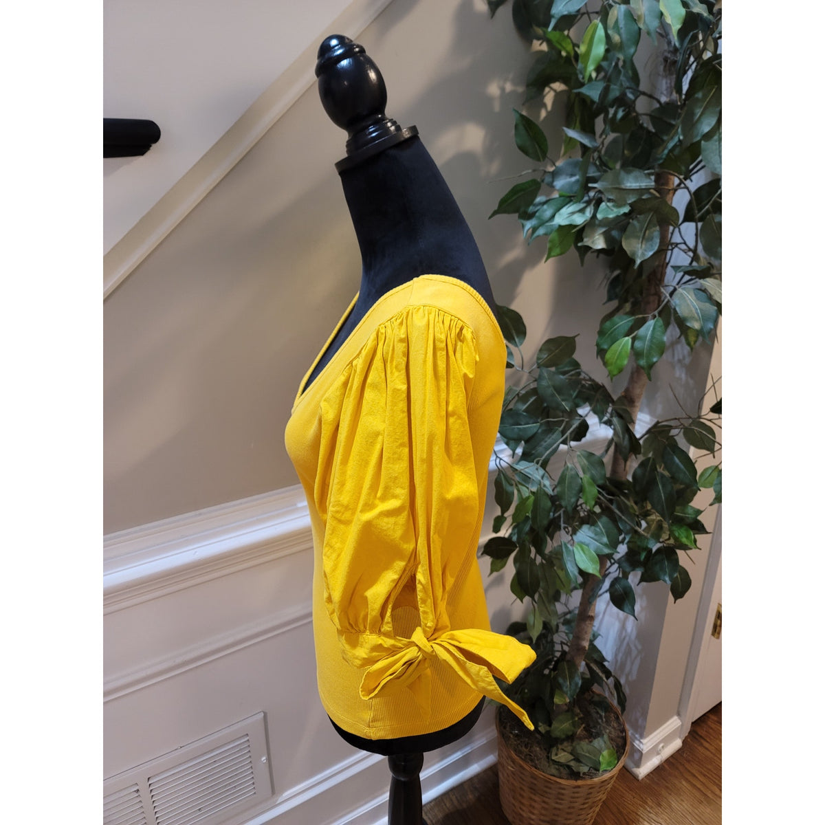 Maeve Blouse Top Women's Small Yellow Ribbed Knit V-Neck Tie-Cuff Puff Sleeves