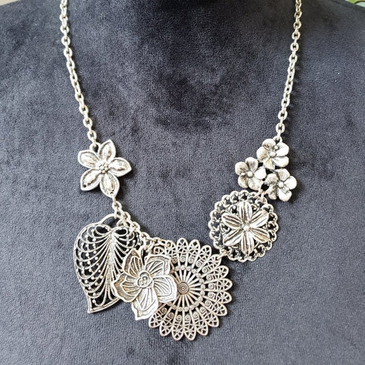 Women Fashion Silver Tone Botanical Flower Statement Necklace with Lobster Clasp