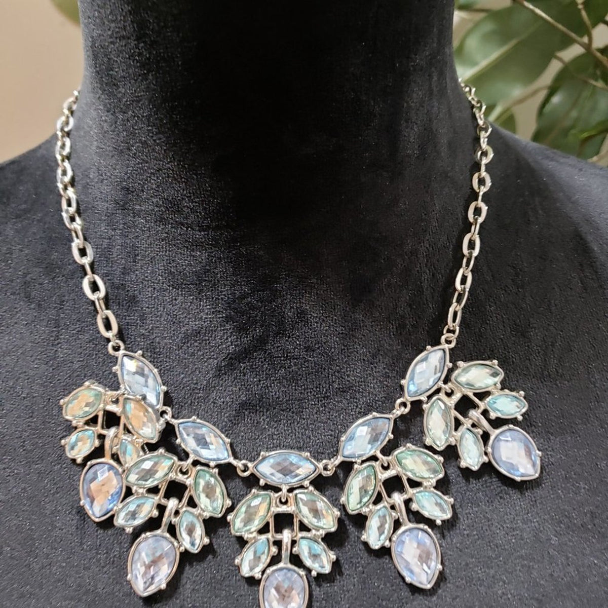 Womens Fashion Silver Aquamarine Glass Beads Collar Necklace with Lobster Clasp