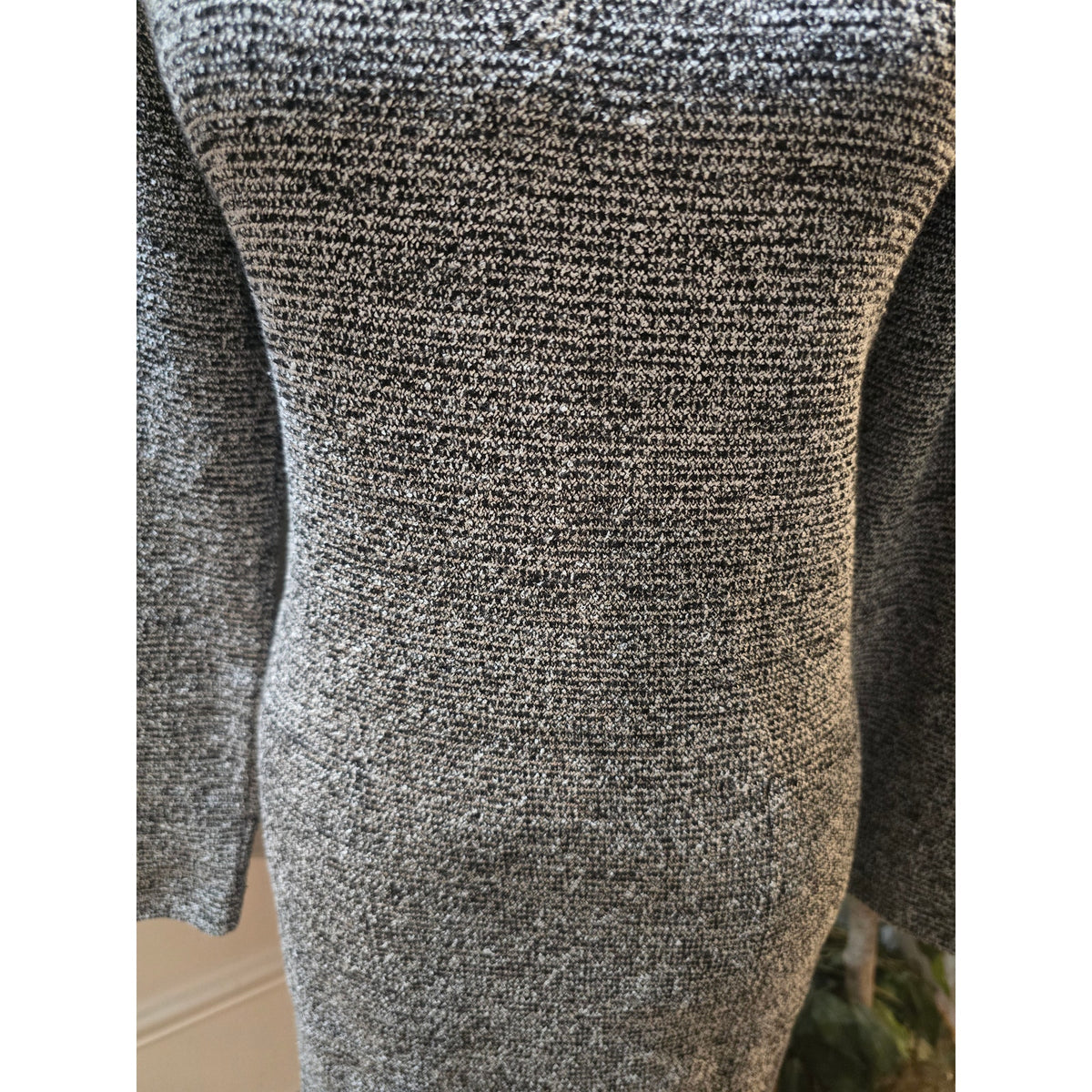 Lou & Grey Knit Dress Women's Size Medium Gray V-Neck Knit Long Sleeves