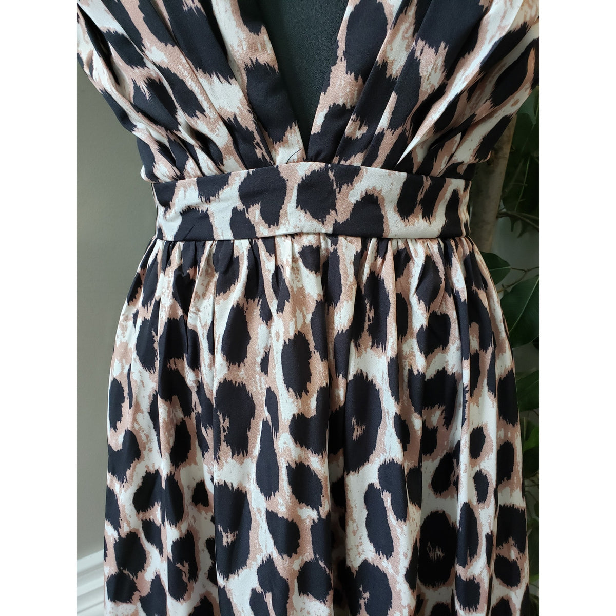 SHEIN Long Maxi Dress Womens Size 2 Black & Beige Leopard Plunge Neck Sleeveless
