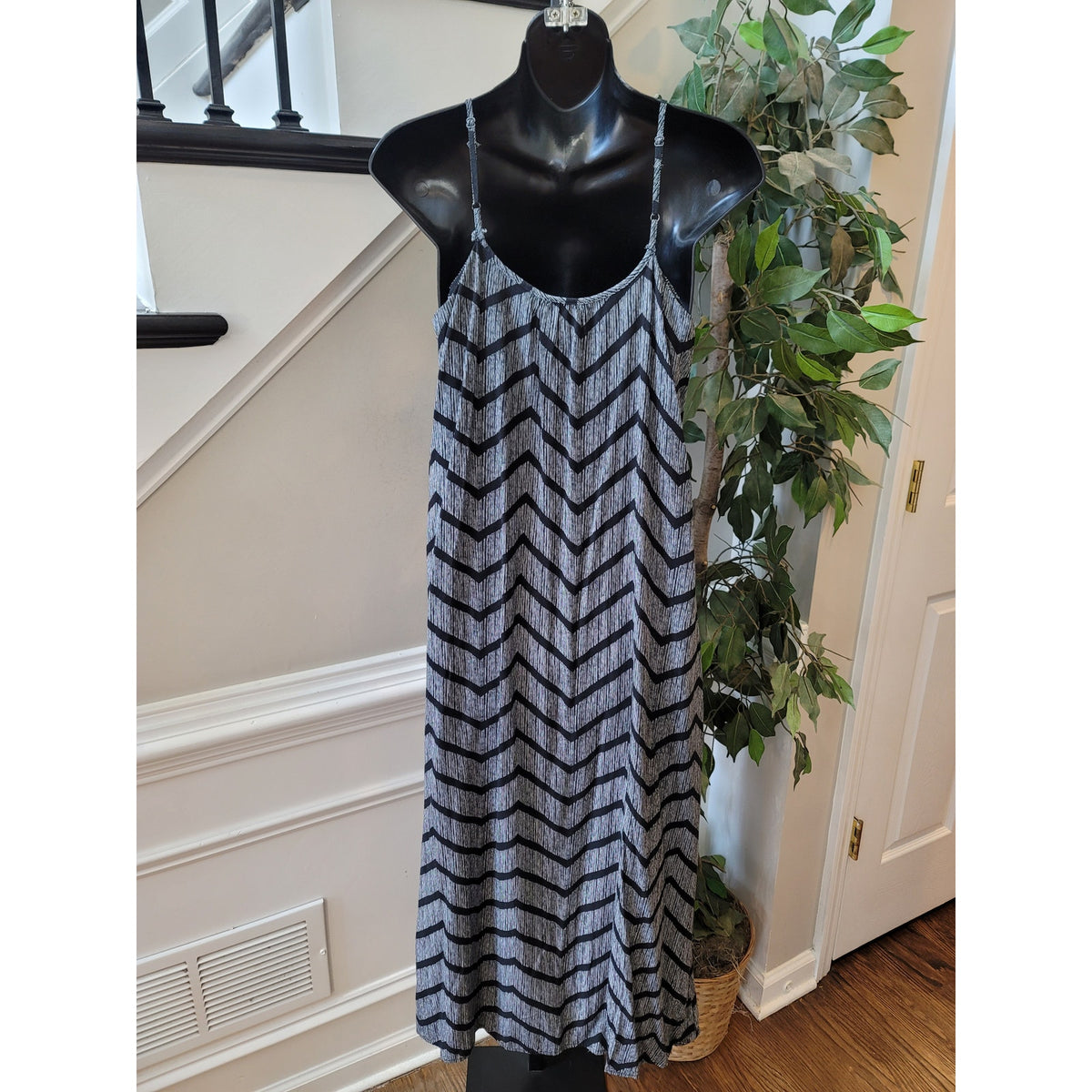Merona Maxi Dress Women's XS Black White Chevron Striped Scoop Spaghetti Strap