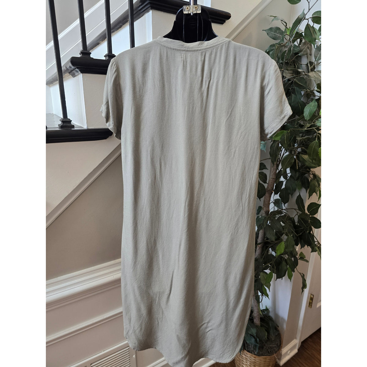 Cloth & Stone Mini Dress Women SZ XS Sage Green High-Low Hem V-Neck Short Sleeve