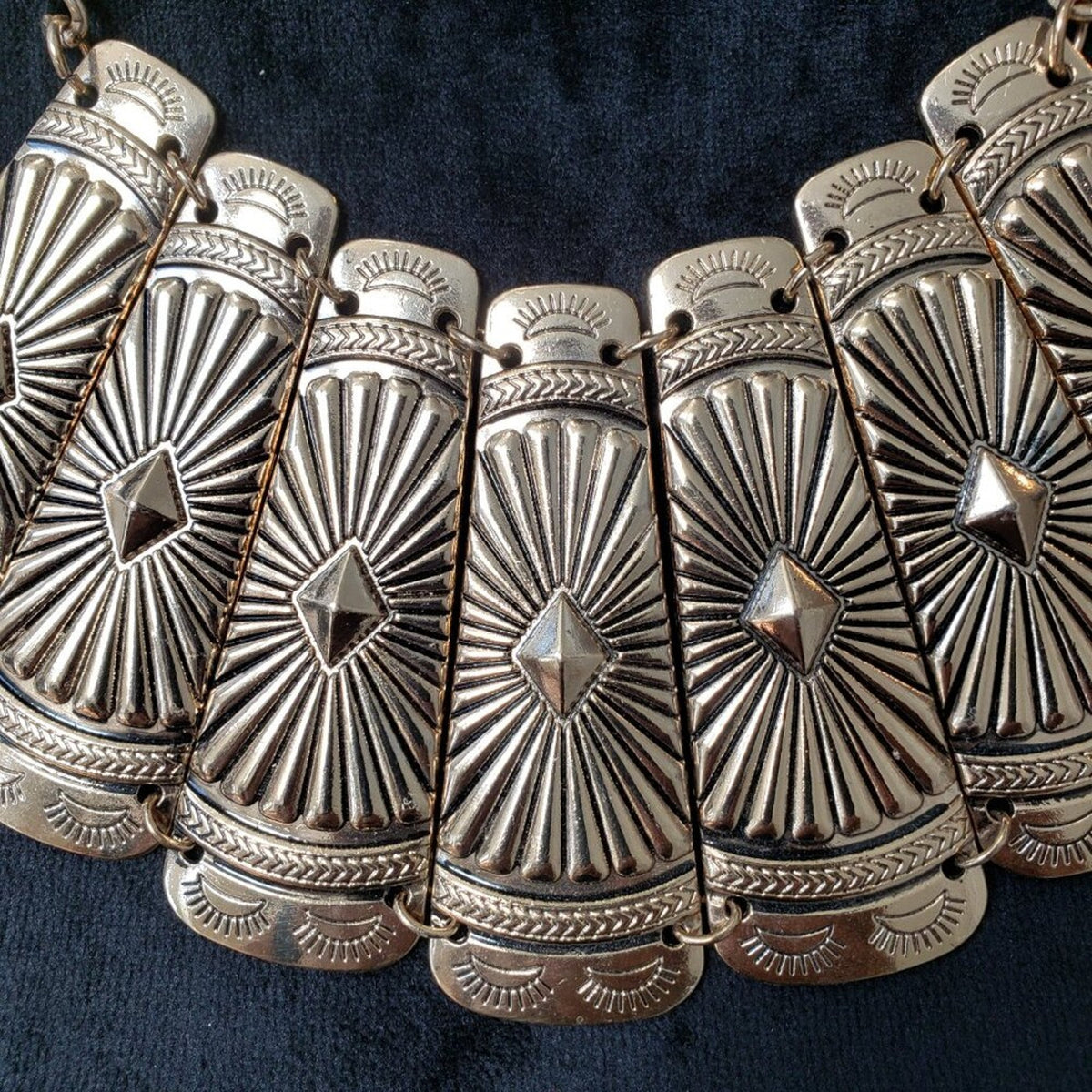 Womens Gold Tone Trapezio Collar Cleopatra Statement Necklace with Lobster Clasp