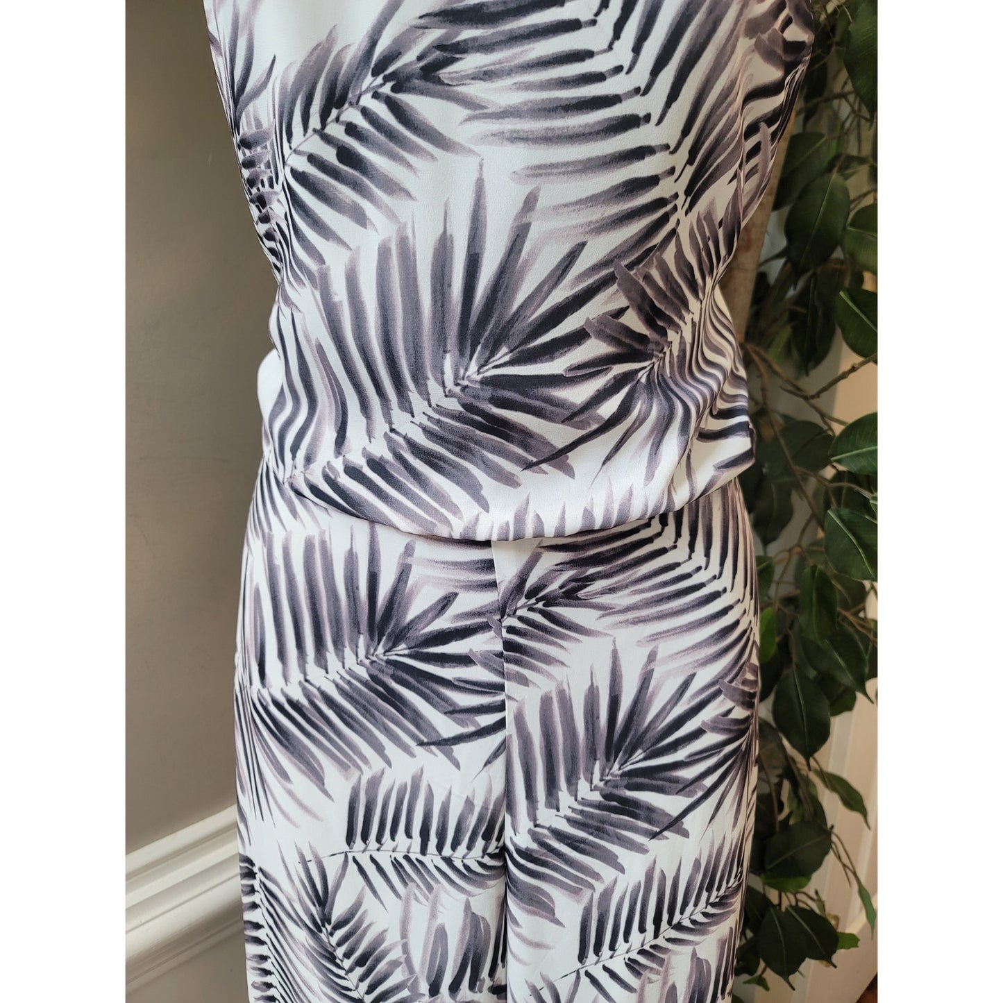 Sam Edelman One Shoulder Romper Women Size 4 White Black Leaf Print Elegant