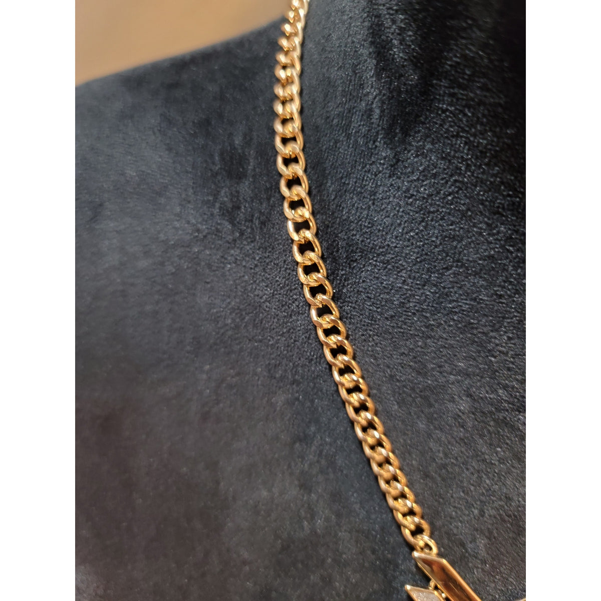 XOXO Women's Elegant Gold Chain Necklace with XOXO Charm Stylish Fashion Jewelry