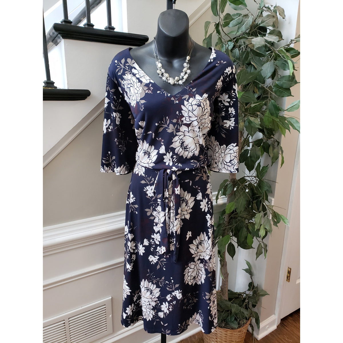 Charter Club Dress Women 1X Navy Blue Floral Belted Stretchy Midi V Neck
