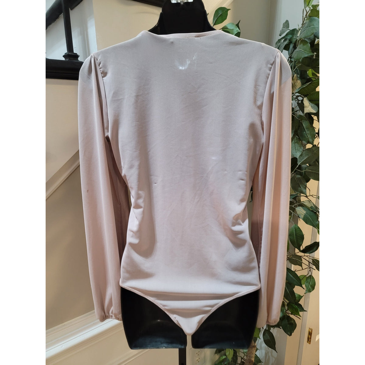 STELLA LUCE Bodysuit Women's Size M Pink Ruched Plunge V Neck Long Sleeve Top