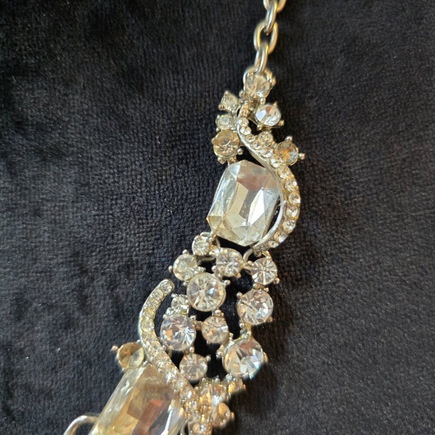 Women Clear Crystal Stone & Beaded Silver Tone Chain Necklace with Lobster Clasp