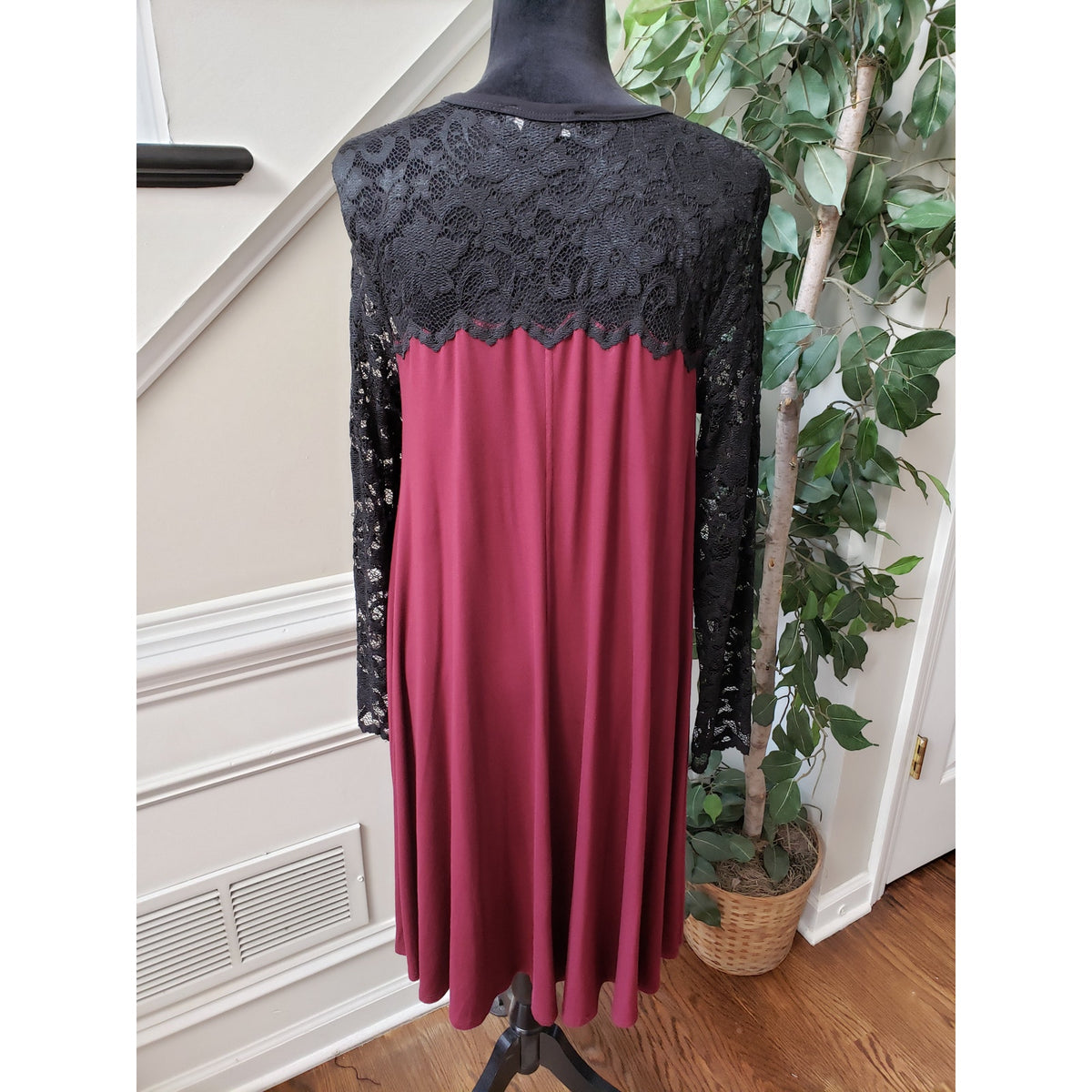 Karen Kane Sheath Dress Womens L Burgundy Black Lace Sleeve Round Neck Pullover