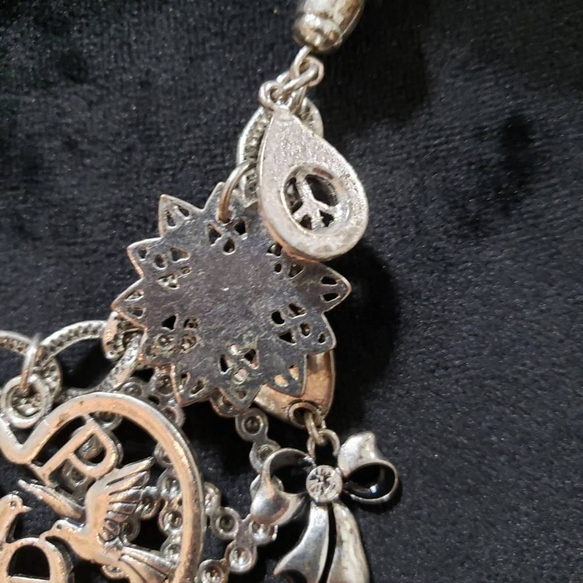 Harc Larat Womens Fashion Chunky Silvertone Filigree Charm Necklace with Lobster