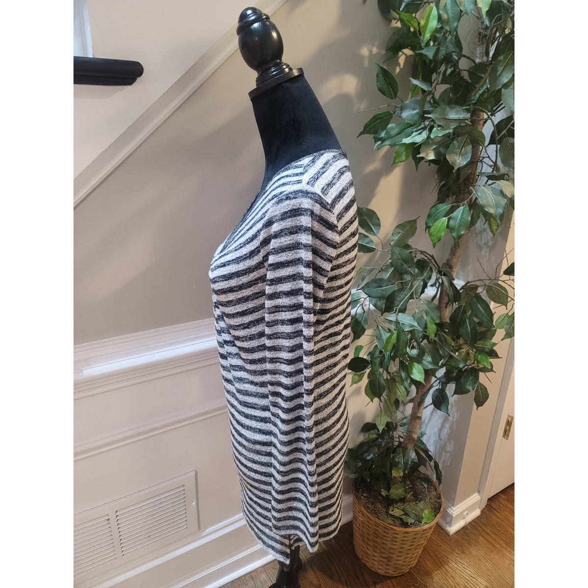 White House Black Market Pullover Sweater Women Small White/Black Striped O-Ring