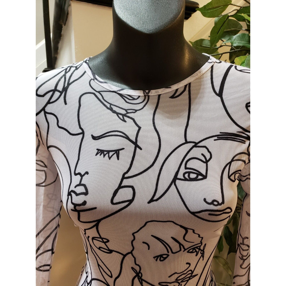 Le Runway Culture Women's White Face Print Crew Neck Long Sleeve Sheath Dress S