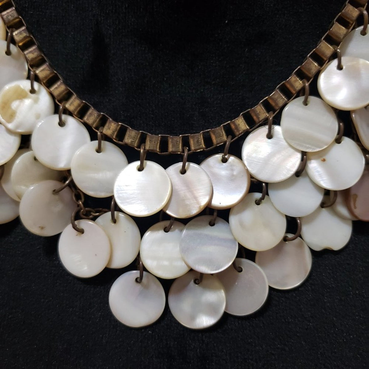Womens Fashion Mother of Pearl Round Shell Gold Tone Bib Necklace Lobster Clasp