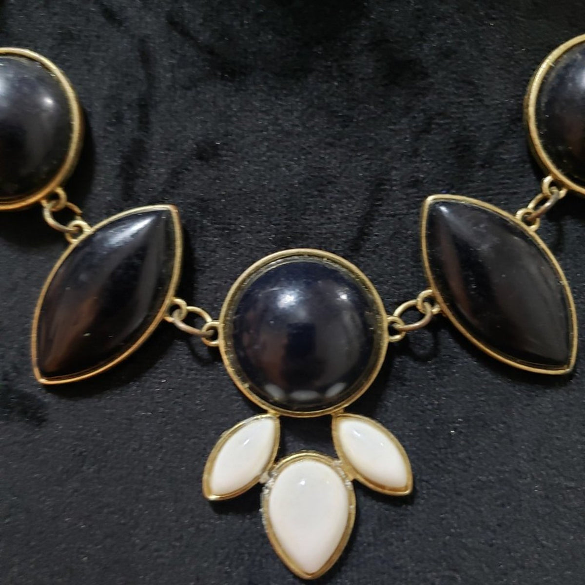 Womens Fashion Gold Tone Black & White Stone Statement Necklace w/ Lobster Clasp