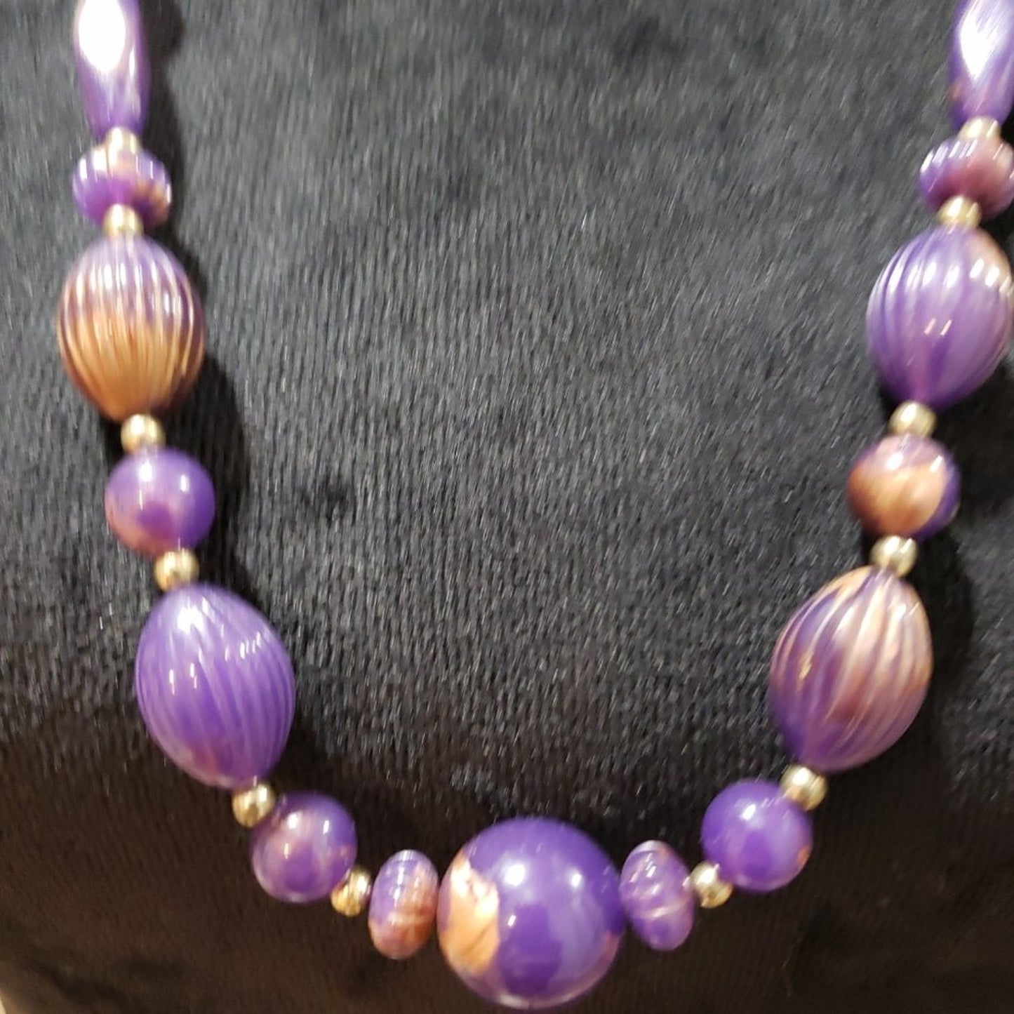 Womens Fashions Avon Purple Large Faceted Beaded Large Necklace w/ Spring Clasp