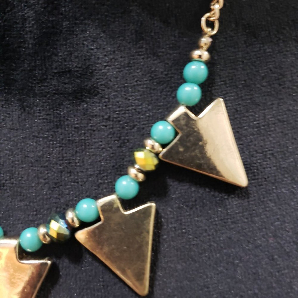 Women Fashion Multicolor Beaded Brass Tone Triangle Collar Necklace with Lobste