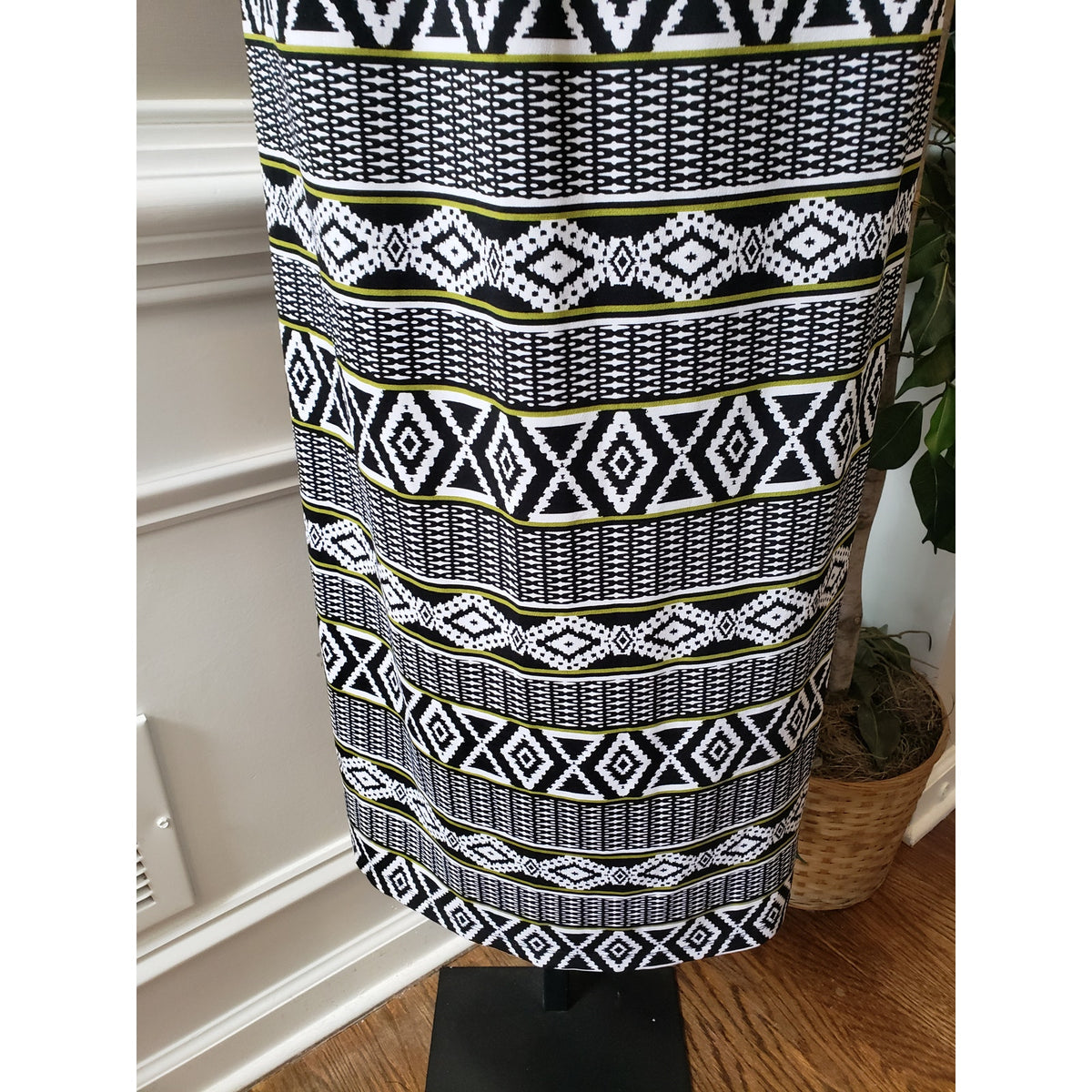 En Focus Studio Long Maxi Dress Women's Size 6 Black White Geo Print Sleeveless