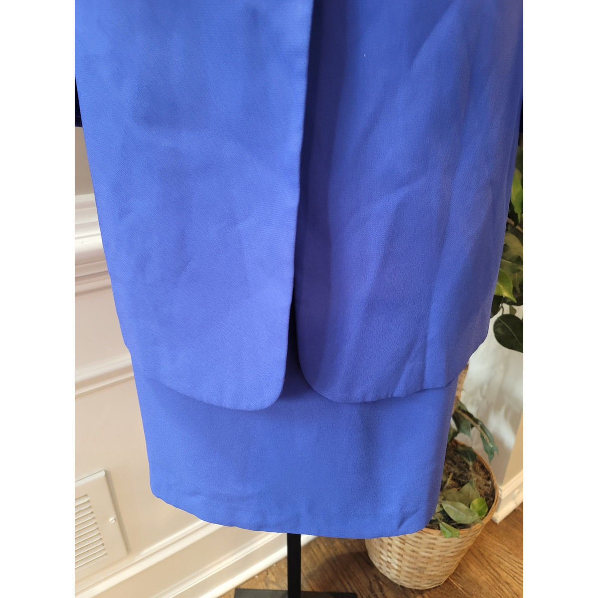 Justin Taylor Skirt Suit Women's SZ 8 Blue Button Front Fully Lined Welt Pockets
