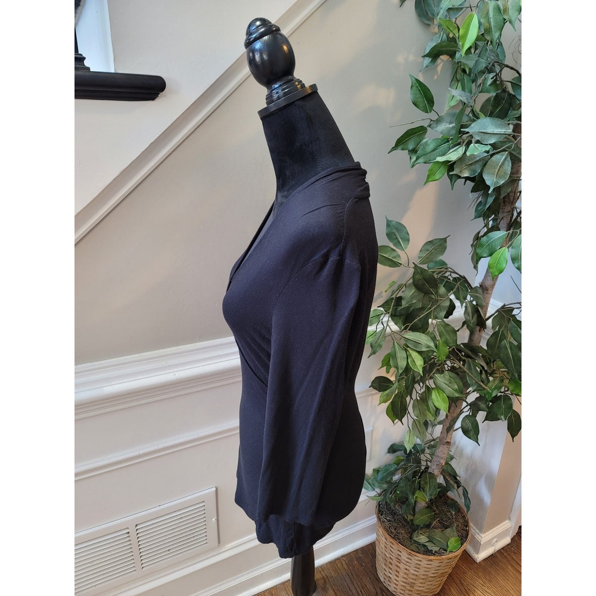 Madison Blouse Small Black Stretch Wrap V-Neck Long Sleeve Curved Hem Pullover