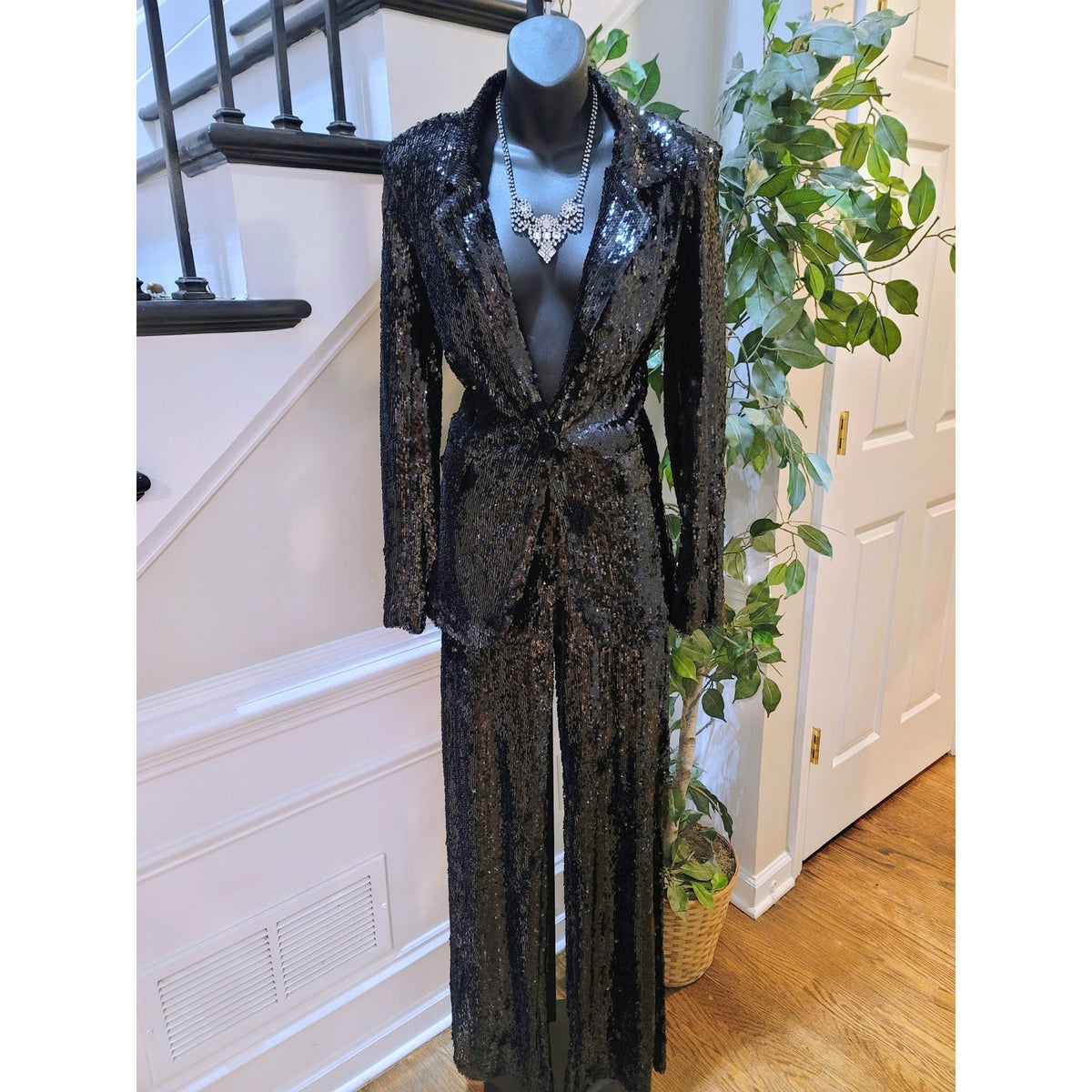 Celebrity Fashion Sequin Suit Women's Medium Black Faux Pockets Fully Lined