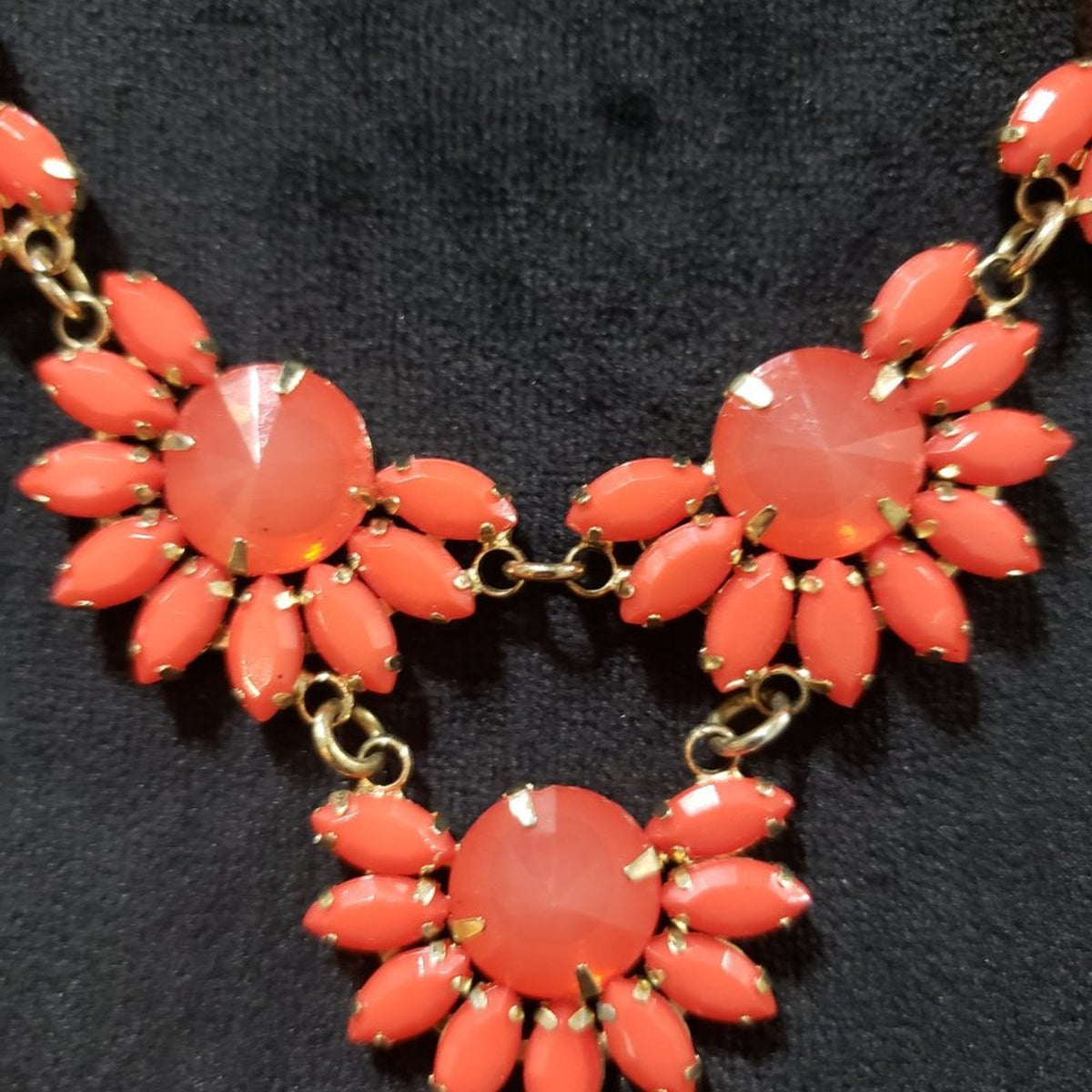 Womens Fashion Gold Tone Rhinestone Neon Pink Wide Chain Statement Necklace