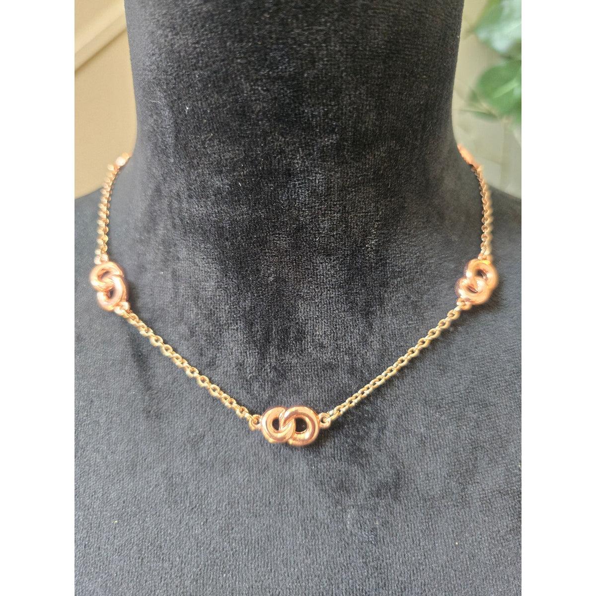 Gold Tone Double Circle Link Delicate Necklace