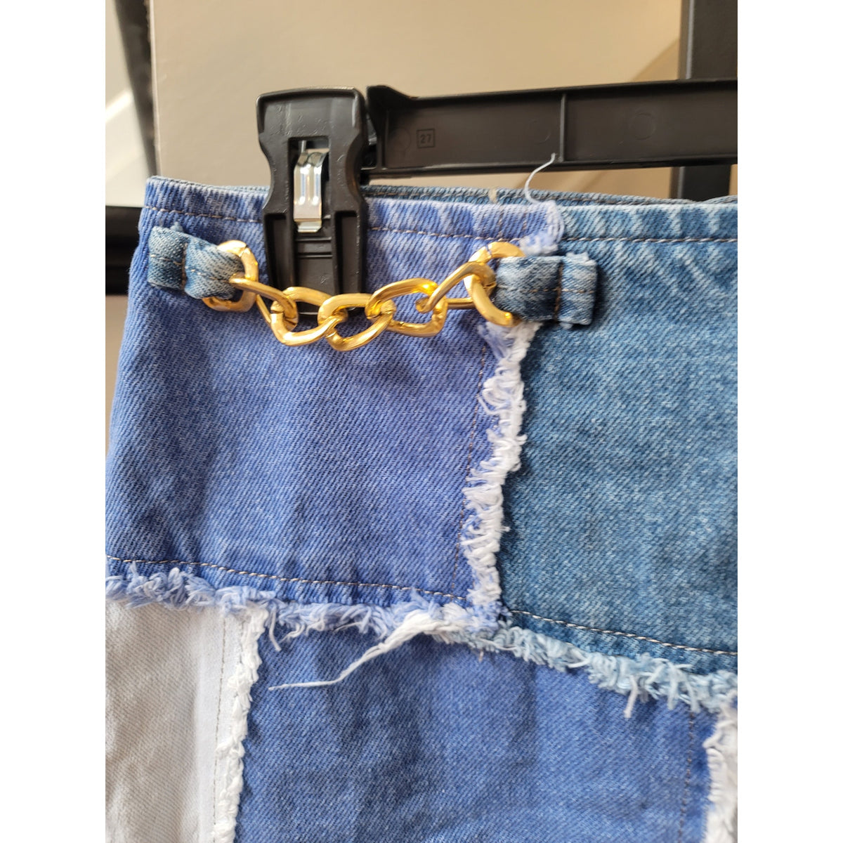 Boohoo Mini Skirt Women's Size 6 Blue/White Patchwork Frayed Chain Back Zipper