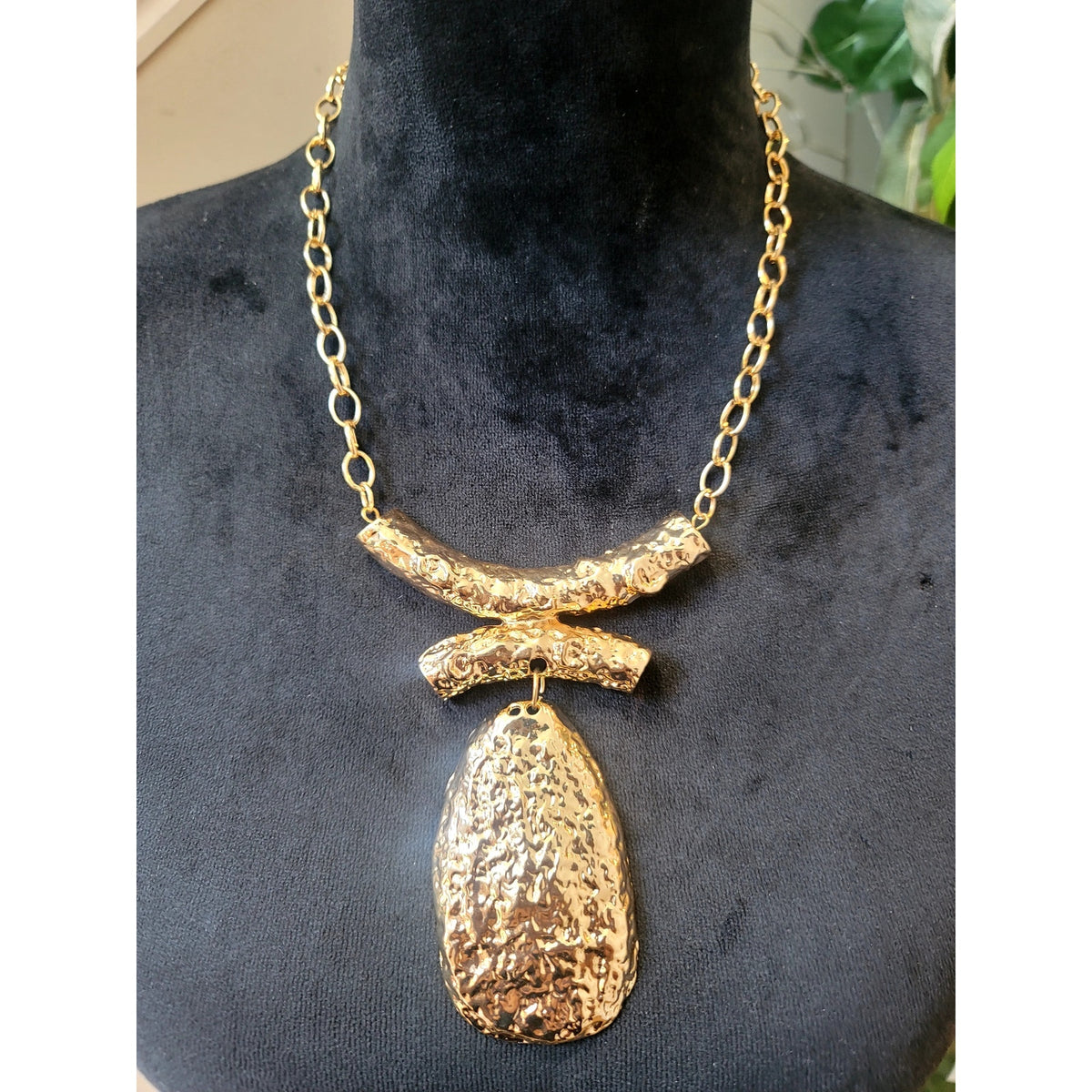 Vintage Gold Tone Hammered Pendant Statement Necklace Textured Modern Abstract