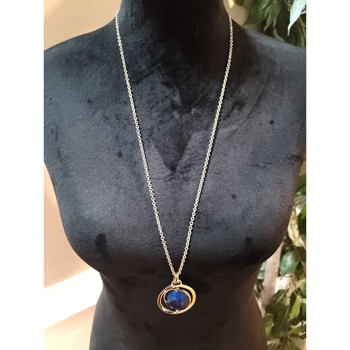 Women Blue Faceted Stone Pendant Necklace Gold Tone Chain Lobster Clasp Jewelry