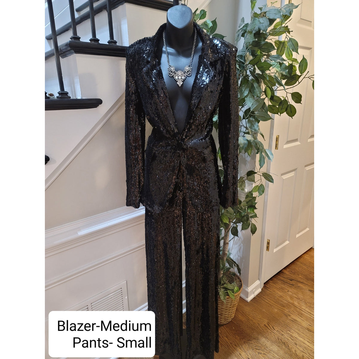 Celebrity Fashion Sequin Suit Women's Medium Black Faux Pockets Fully Lined