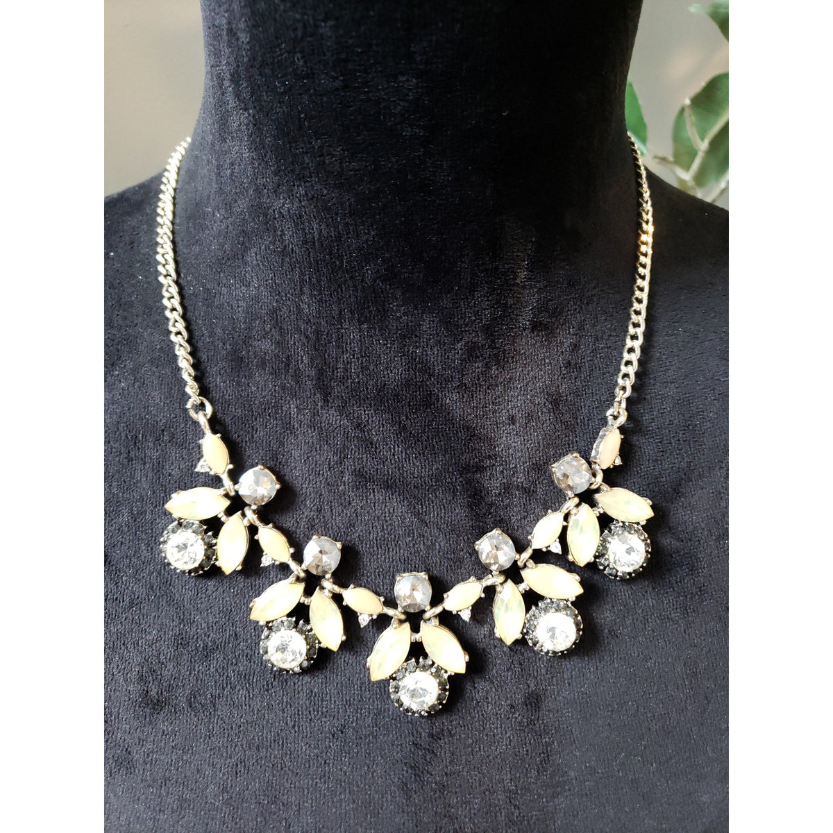 Vintage Style Statement Necklace Gold Chain Clear Crystal Floral Pendant Jewelry