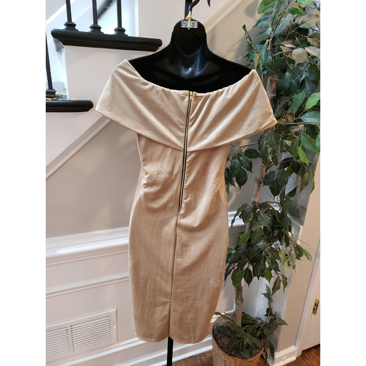 Fashion Nova Bodycon Dress Women's Size M Brown Off Shoulder Long Back Zipper