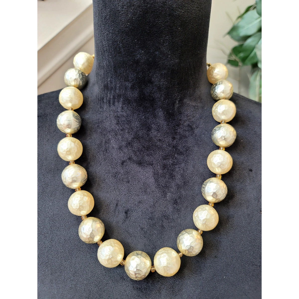 Gold Tone Graduated Faux Pearl Bead Necklace Cream Ivory Classic Statement