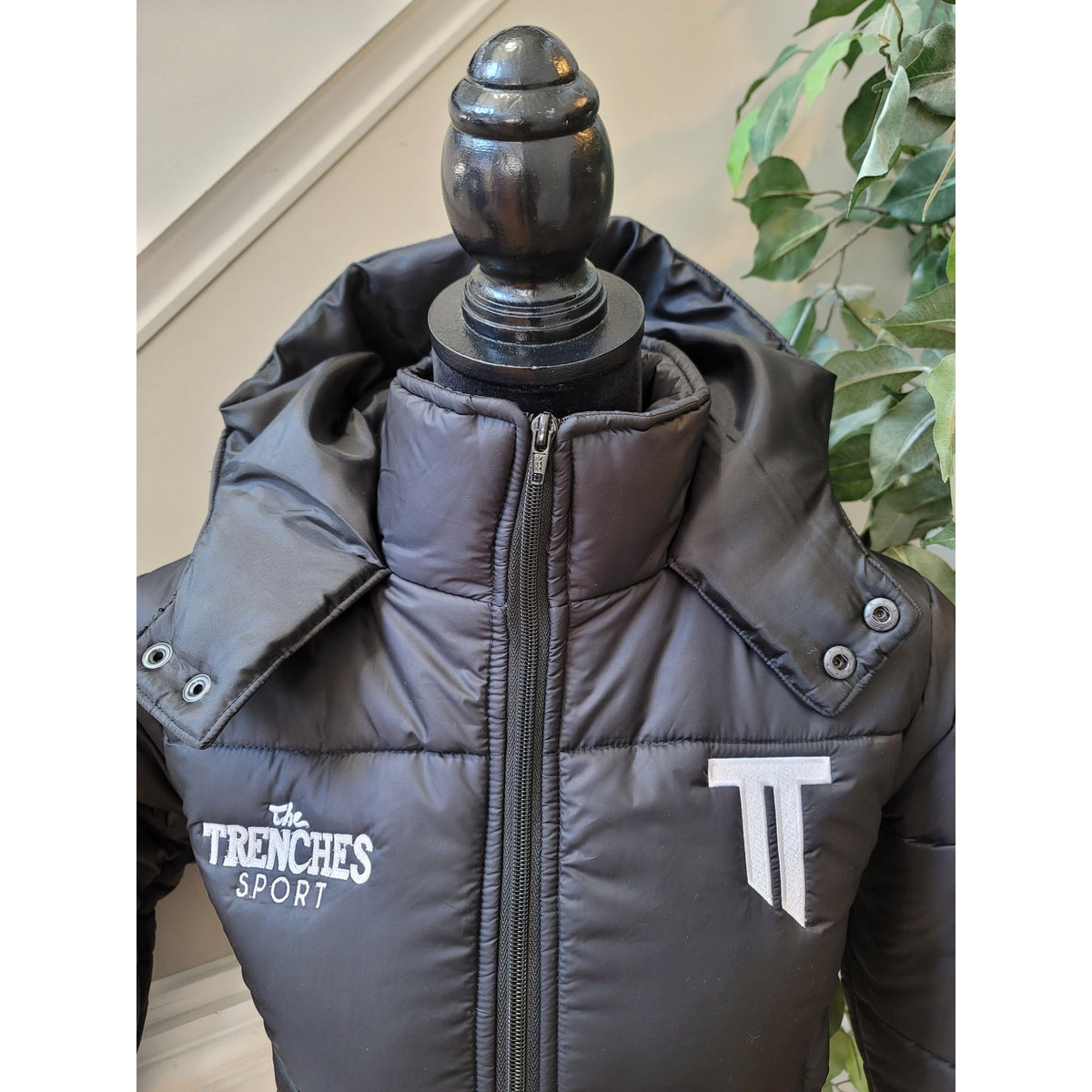 The Trenches Cropped Puffer Jacket Women's Medium Black Front Zipper Long Sleeve