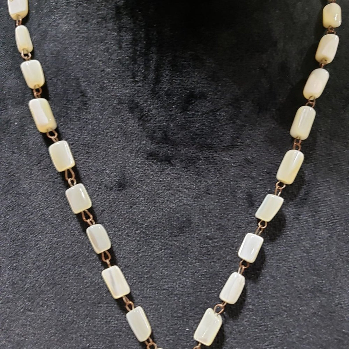 Womens Fashion Carved Mother of Pearl Floral Pendant Beaded Necklace w/ Toggle