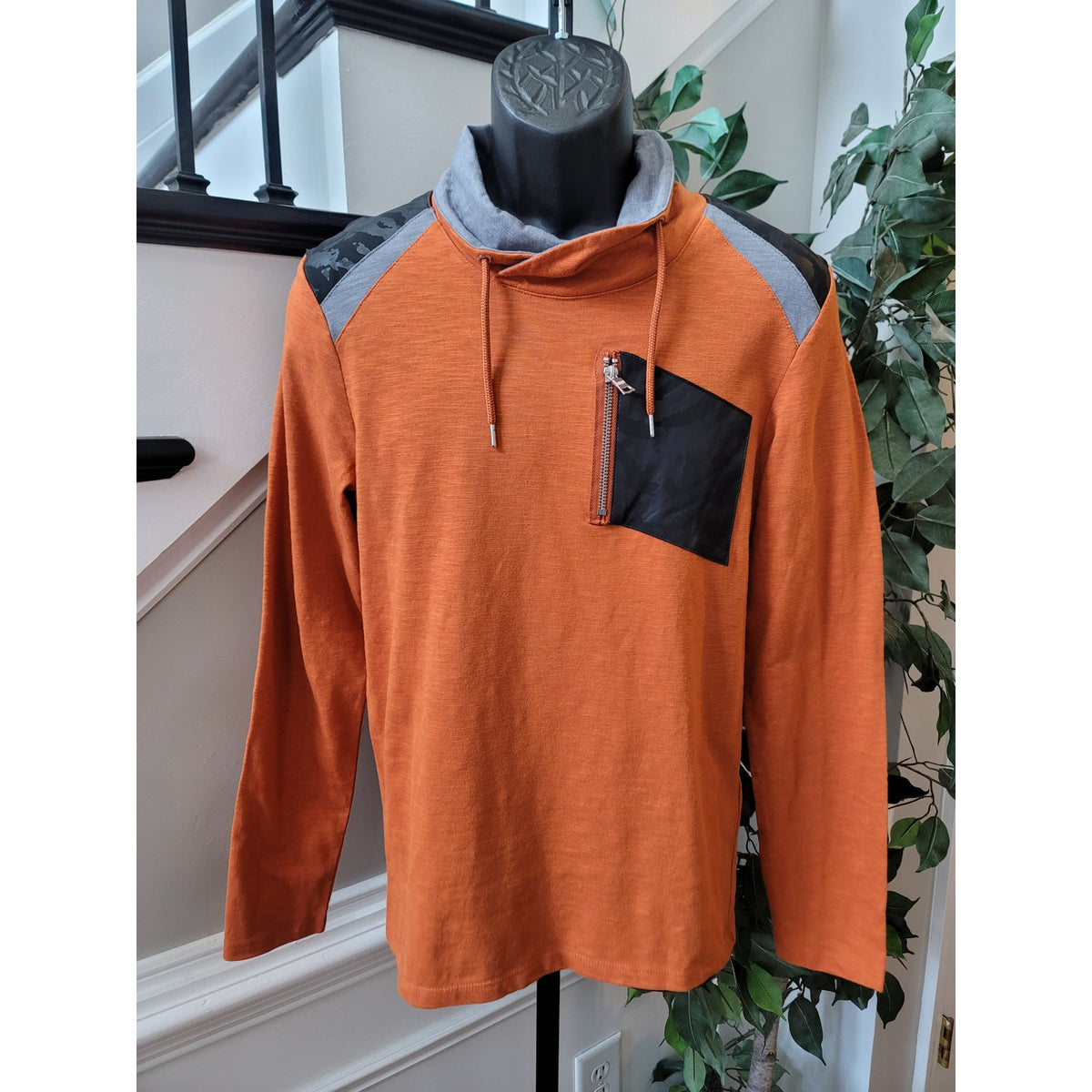 International Concepts Fleece Top Men's Size Small Orange Black Long Sleeves
