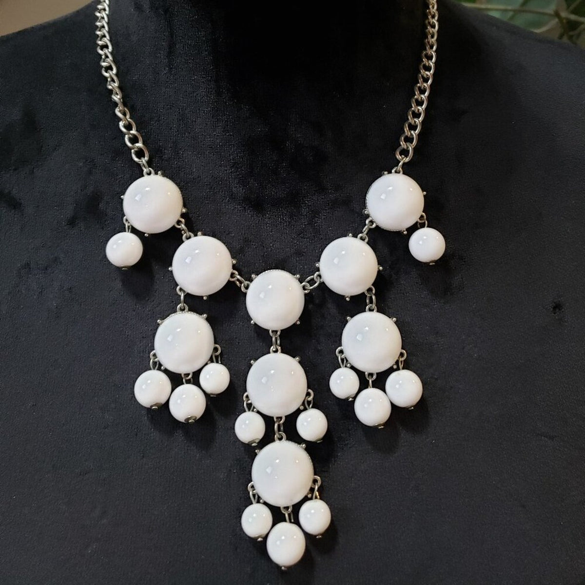 Women White Pearl Round Beaded Bib Statement Necklace Jewelry with Lobster Clasp