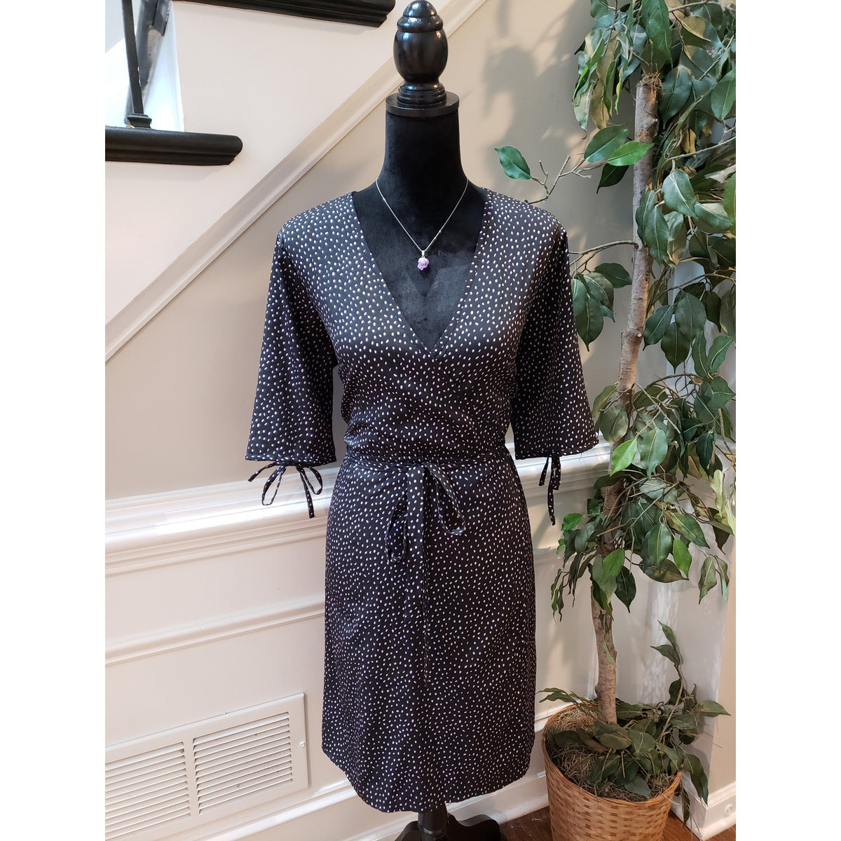 Influence Dress Women Size 10 Black Purple Polka Dot Wrap Tie Waist V Neck
