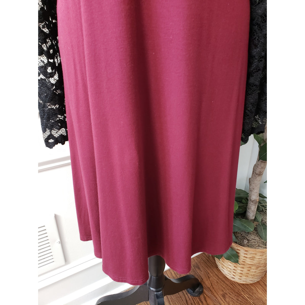Karen Kane Sheath Dress Womens L Burgundy Black Lace Sleeve Round Neck Pullover