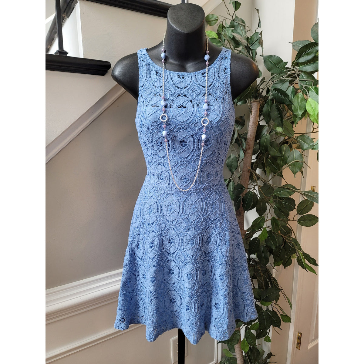 BB Dakota Dress Women Size 4 Blue Lace Sleeveless Fit and Flare Party Cocktail