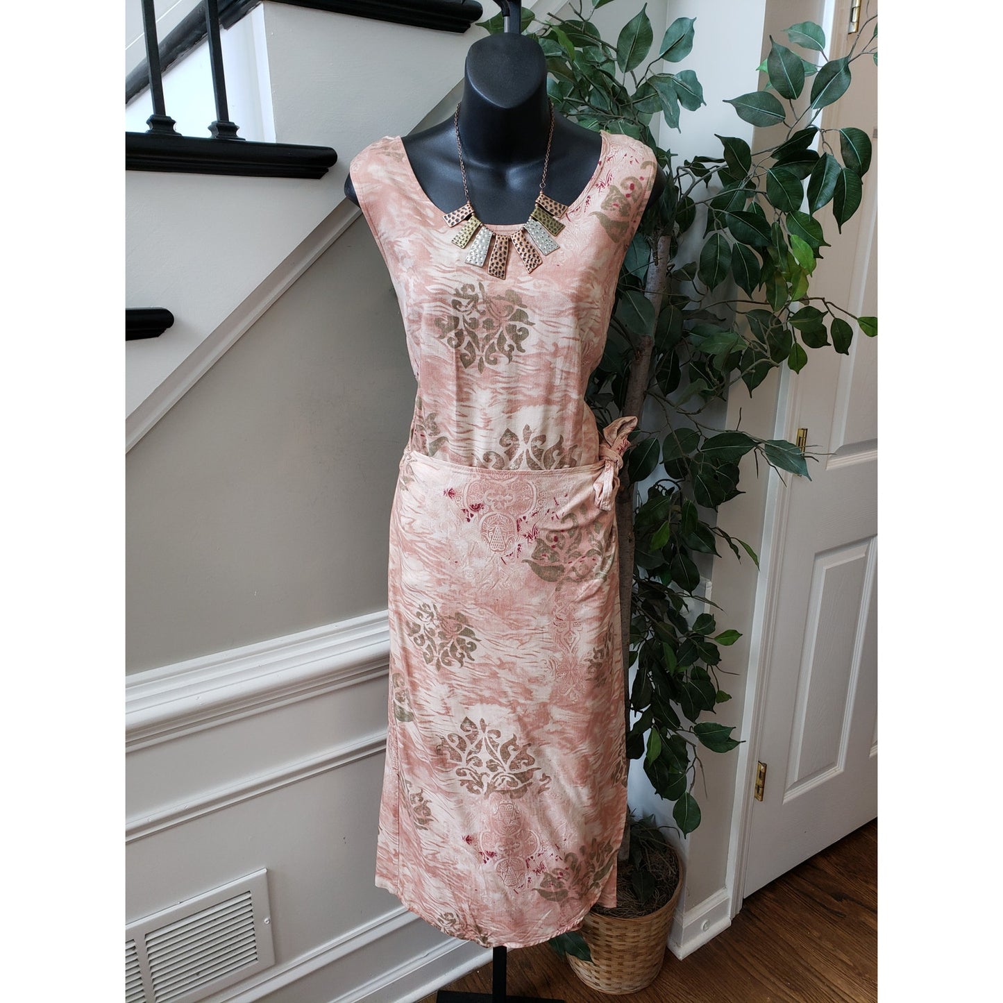 Caribbean Joe. Long Maxi Dress Womens Size L Pink Round Neck Sleeveless Back Zip