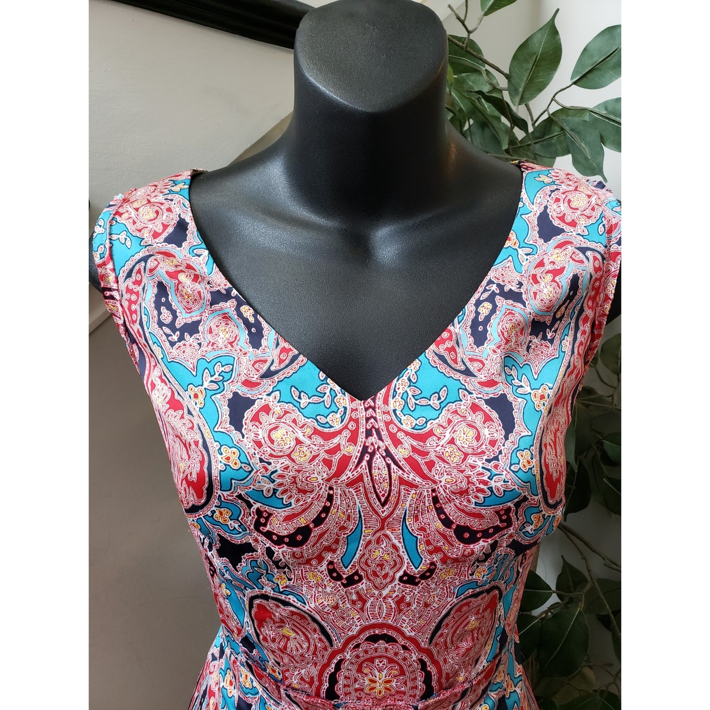 Jones New York Fit & Flare Dress Women 4 Multi Paisley Pleated Sleeveless V-Neck
