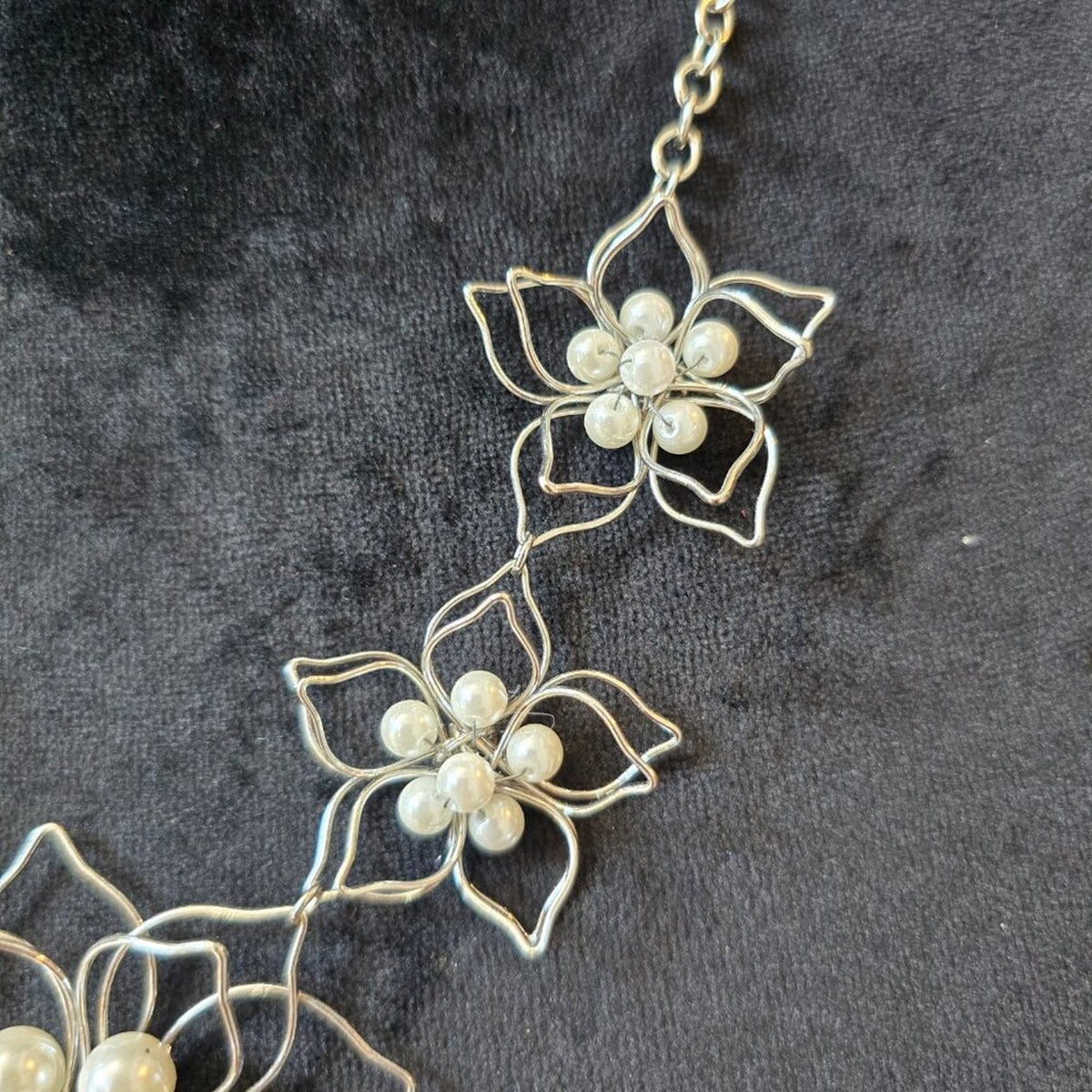Womens Silver Tone Filigree Flowers Faux Pearl Details Necklace w/ Lobster Clasp