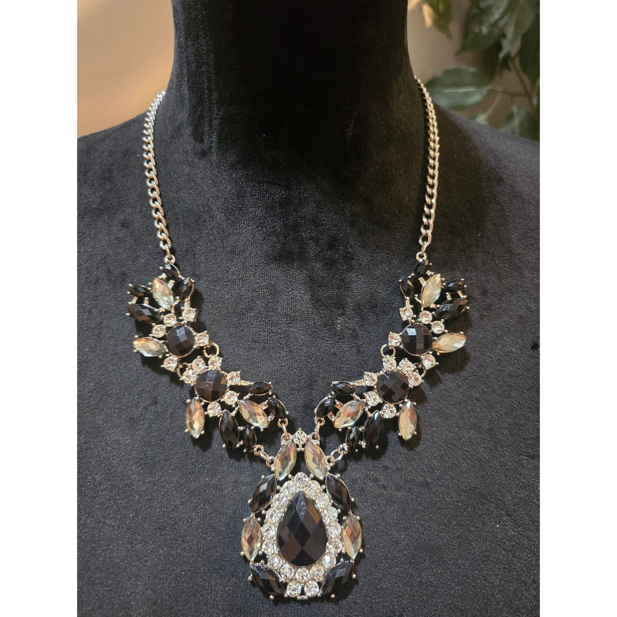 Women's Statement Black Crystal Bib Necklace With Lobster Clasp Closure