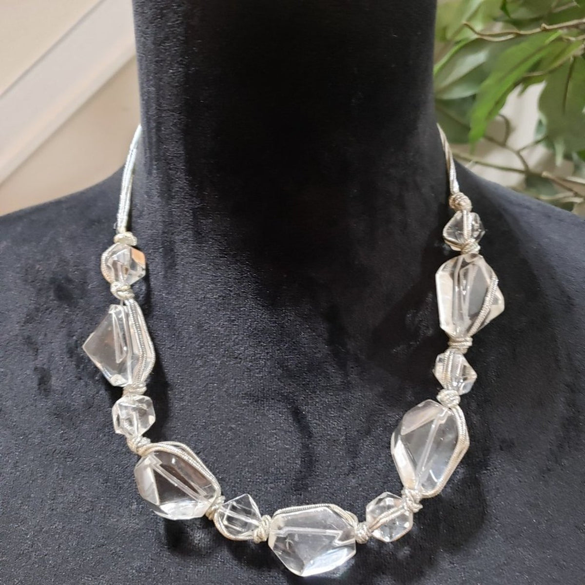Womens Fashions Luminous Luminary White Stones Collar Necklace w/ Lobster Clasp